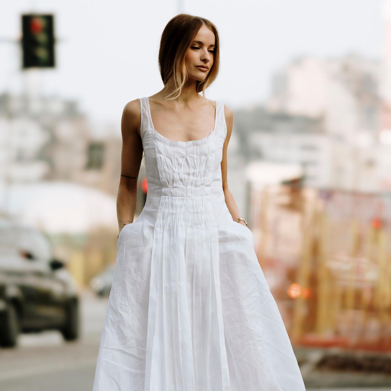 Influencer con vestido de lino