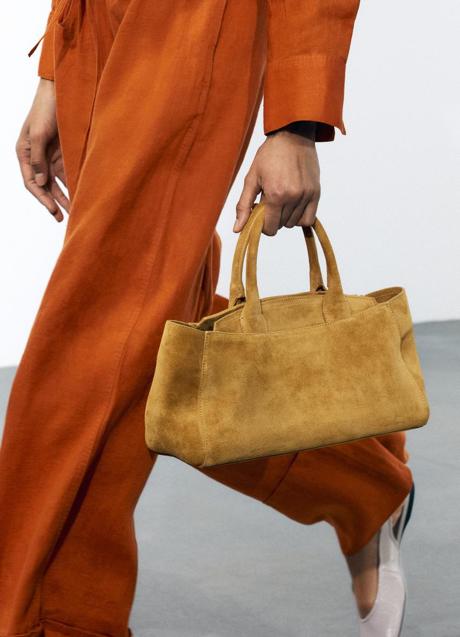 Imagen - Bolso de serraje de Zara (99,99 euros)