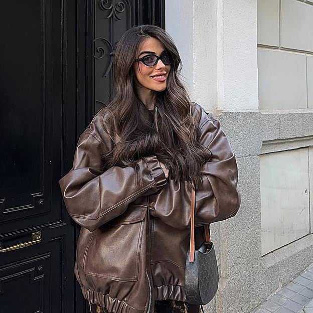 Zara convierte en viral esta chaqueta bomber efecto cuero