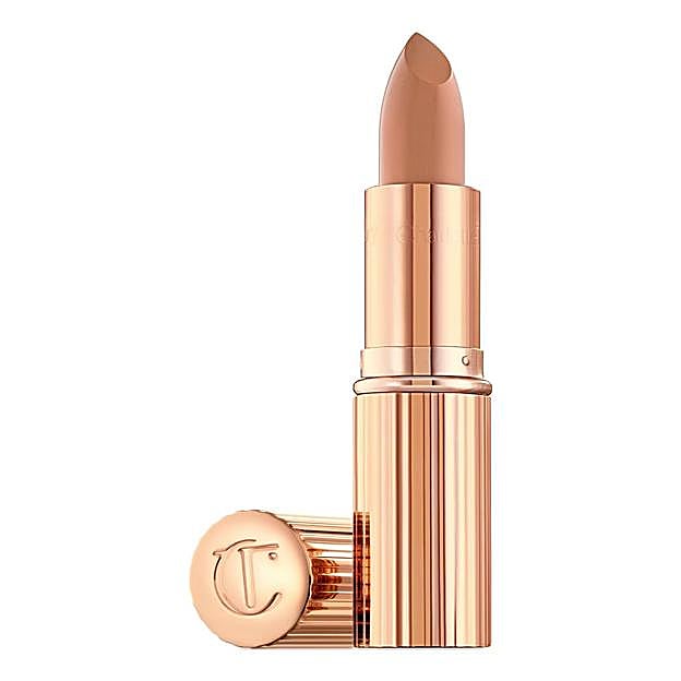 K.I.S.S.I.N.G Lipstick en tono Nude Kate de Charlotte Tilbury. Precio: 39,99 euros