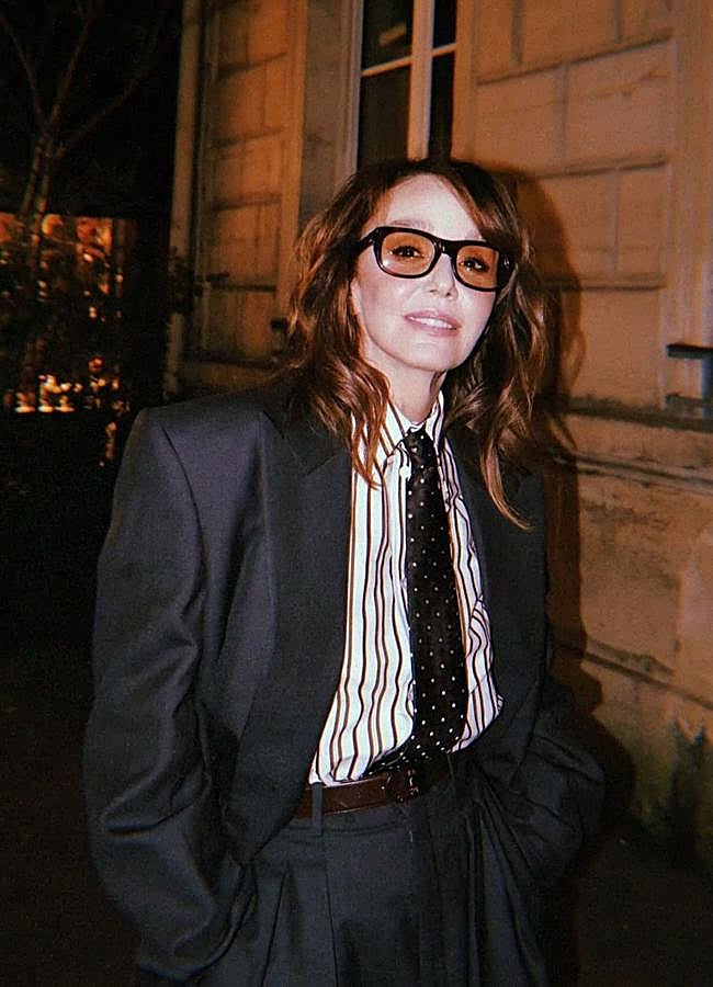 Imagen - La actriz Phillipine Leroy-Beaulieu en desdile de YSL con look masculino/@philippineleroybeaulieu