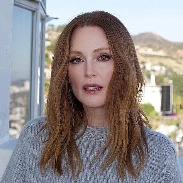 Julianne Moore con color de pelo sunset copper