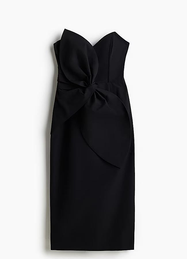 Imagen - Vestido de palabra de honor de H&M con flor, 49,99 euros.