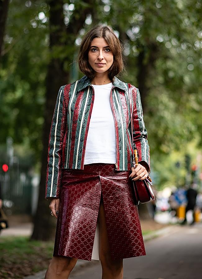 Imagen - Mujer con camiseta básica y flada mini/LAUNCHMETRICS SPOTLIGHT