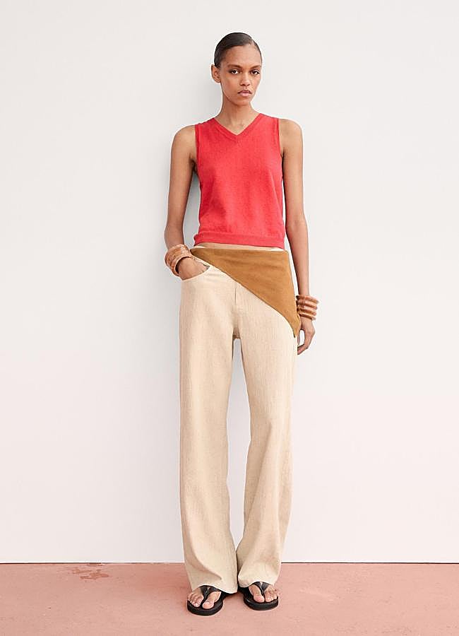 Imagen - Estilismo de Massimo Dutti con bandana de piel en la cintura. Foto: Massimo Dutti.