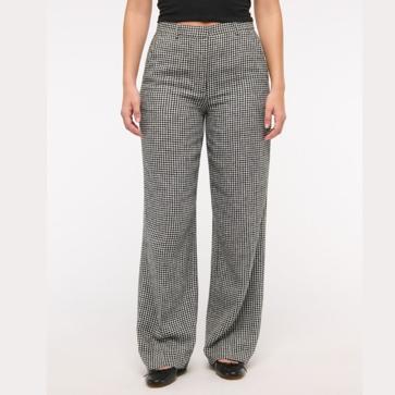 Imagen secundaria 1 - Tana Rivera tiene los pantalones de cuadros con los que elevar un look de primavera