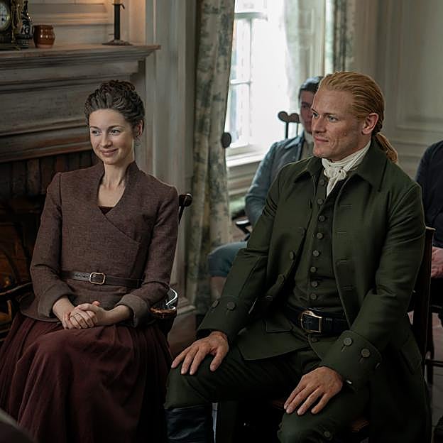 Caitríona Balfe y Sam Heughan en una imagen de Outlander.