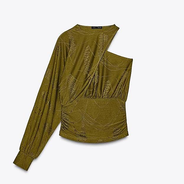 Imagen principal - Top asimétrico jacquard (22,95€)/ Sandalia kitten piel (39,95€)/ Pantalón jacquard fluido (25,95€)