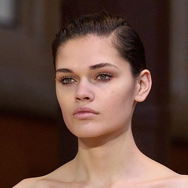 Zara lanza su versión asequible del lip gloss más viral