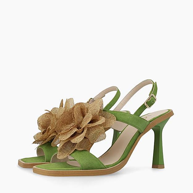 Sandalias de tacón con detalle flor de Lodi.