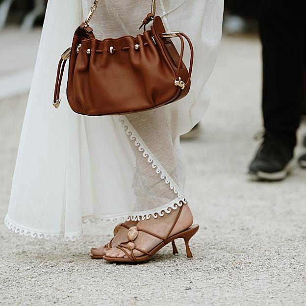 Las mejores firmas de zapatos made in Spain que es probable que lleven las invitadas de primavera