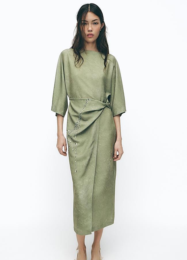 Imagen - Vestido midi con estampado de cadenas de Zara.