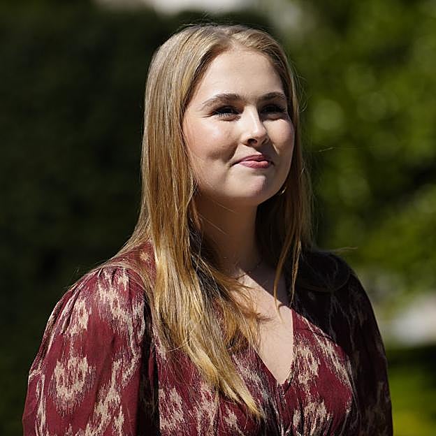 Amalia de Holanda estrena en Madrid el vestido favorito de las francesas: perfecto para la primavera y muy favorecedor