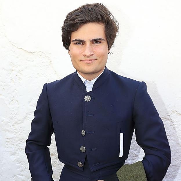 Quién es el desconocido nieto de Adolfo Suárez que debutó como torero y es abogado de un prestigioso bufete