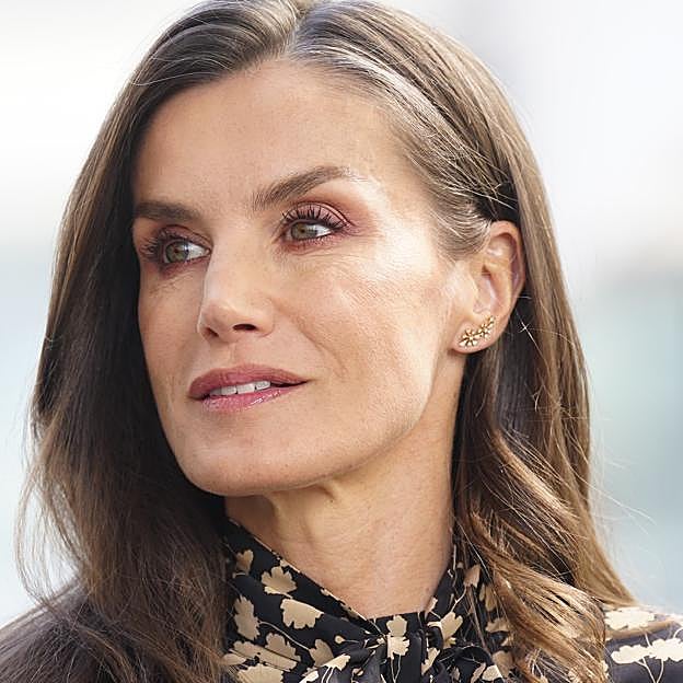 Sabemos donde comprar los pendientes favoritos de la reina Letizia: así es su firma favorita de joyas