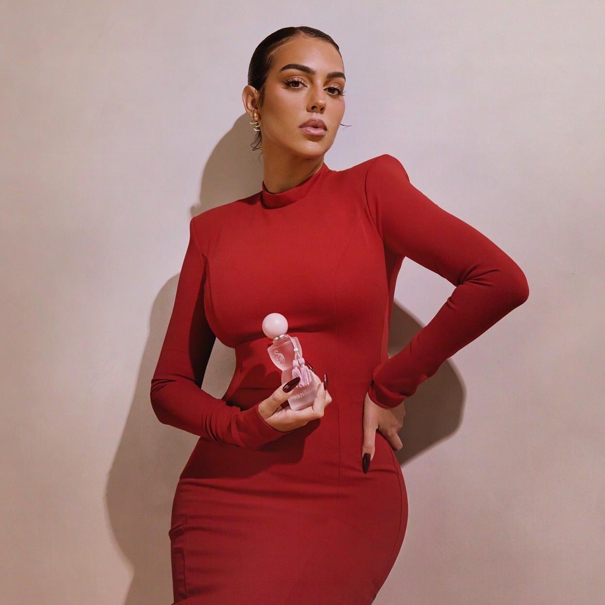 Gerogina Rodríguez con un perfume árabe.