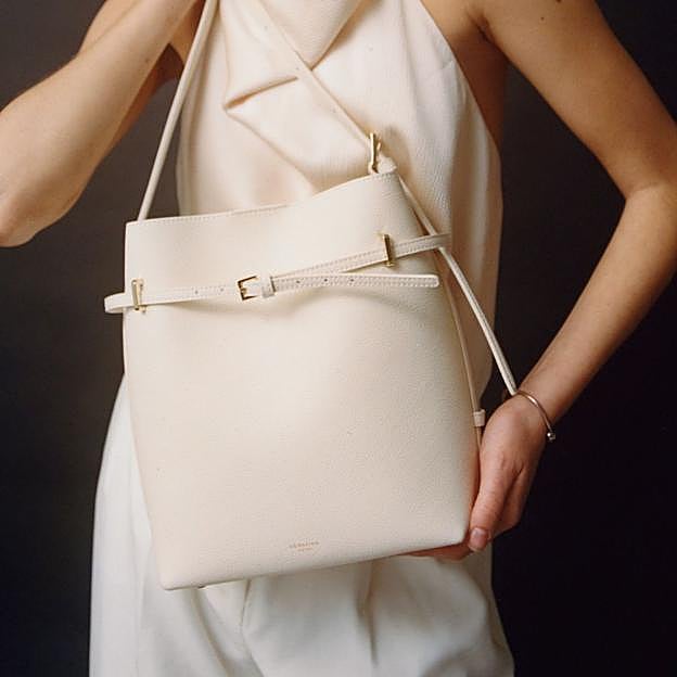 Te contamos por qué el bolso con cinturón es tendencia y cuáles son los más bonitos del momento