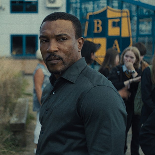 Bascombe (Ashley Walters) en el impactante episodio de la visita al colegio.