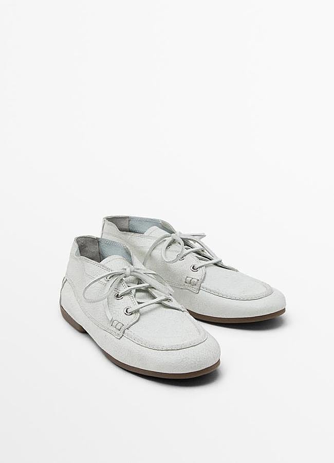 Imagen - Náuticos de color blanco de Massimo Dutti.