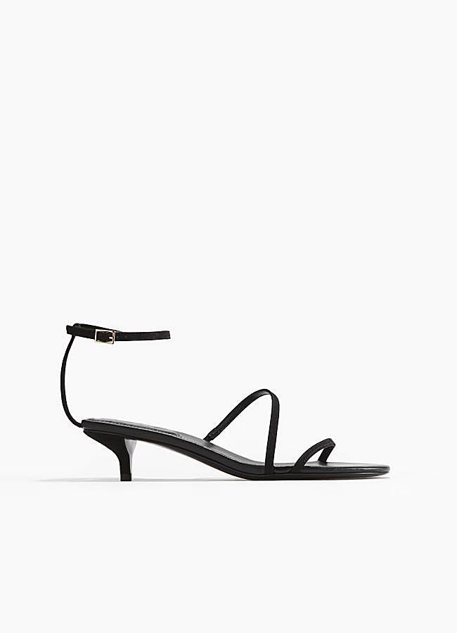 Imagen - Sandalia de tacón bajito con tiras de H&M.