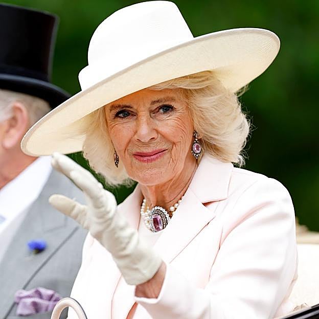 La reina Camilla abre el joyero de la reina madre: así son los dos collares de diamantes más espectaculares de los Windsor 