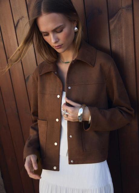 Imagen - Chaqueta de ante de Stradivarius (29,99 euros)