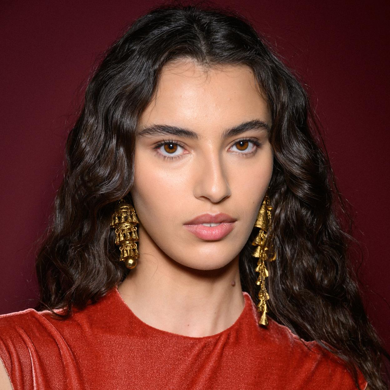 La máscara de pestañas que usabas siempre en la adolescencia regresa