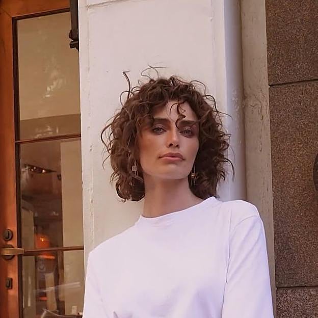 Rebecca Donaldson con corte bob hecho con bubble perm