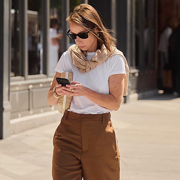 Camisetas súper básicas de Zara que son el mejor recurso para completar tus looks