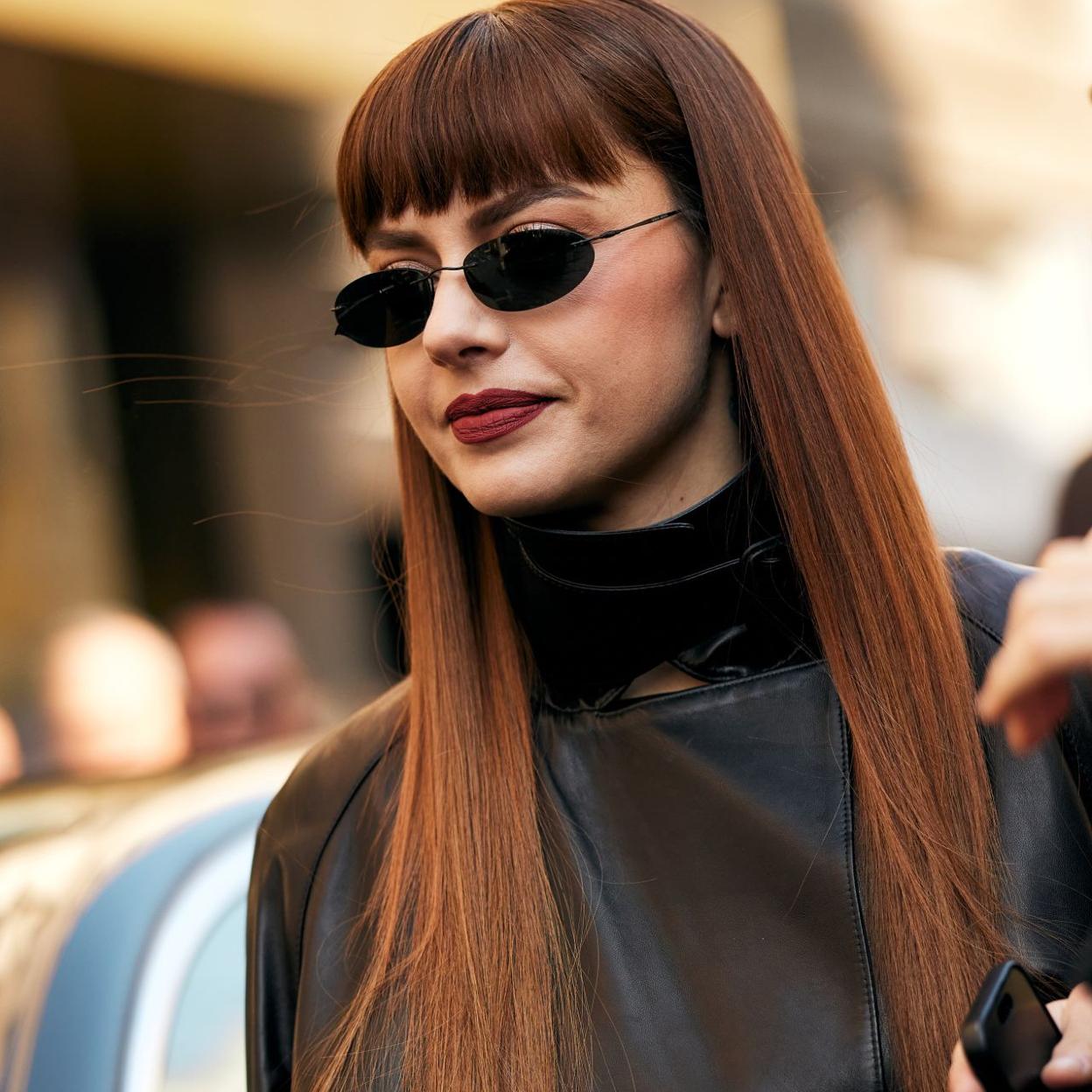 Una mujer con el pelo liso.