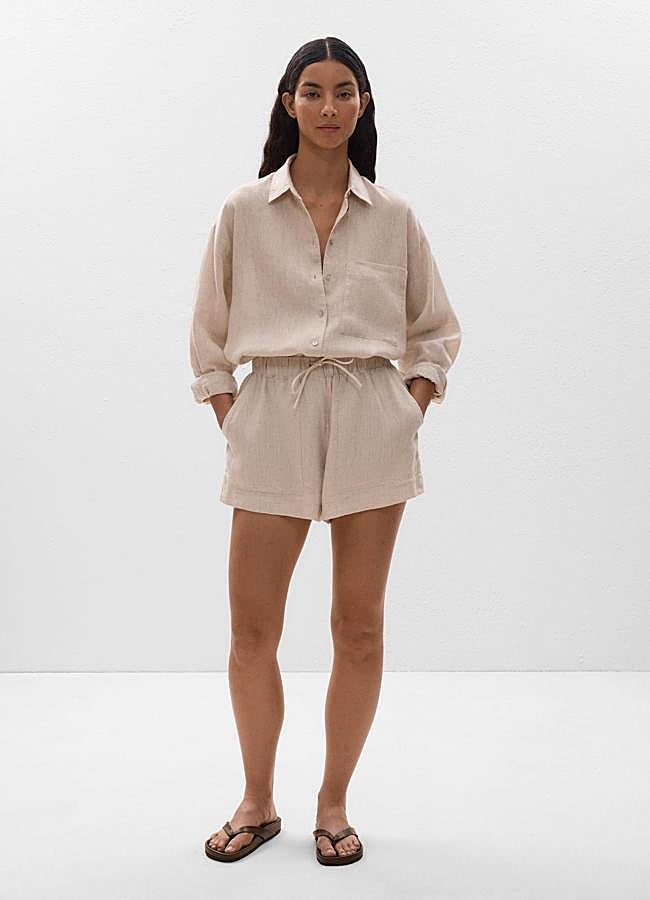 Imagen - Camisa relaxed 100% lino (45,99€)/ Shorts 100% lino (25,99€), todo de Oysho