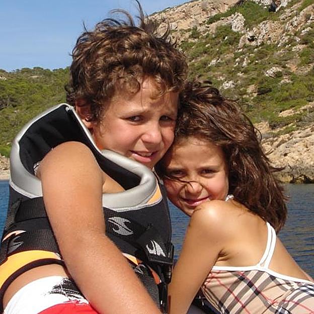 Felipe Juan Froilán y Victoria Federica de Marichalar, en unas vacaciones de su infancia. 