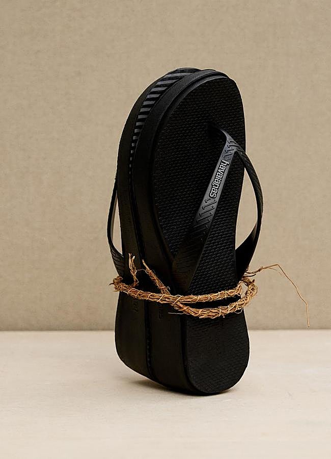 Imagen - Chanclas con plataforma de la nueva colección de Zara x Havaianas. Precio: 39,95 euros. Foto: Zara.