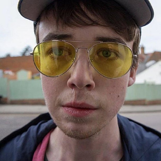 Kenny se verá acorralado por unos misteriosos hackers.