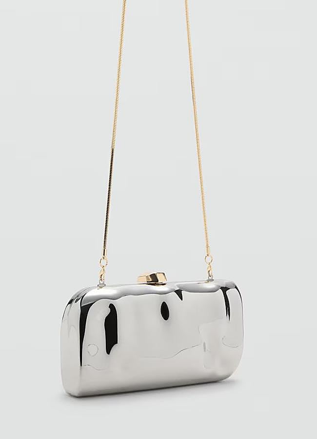 Imagen - Bolso rígido con textura y cadena de Mango.