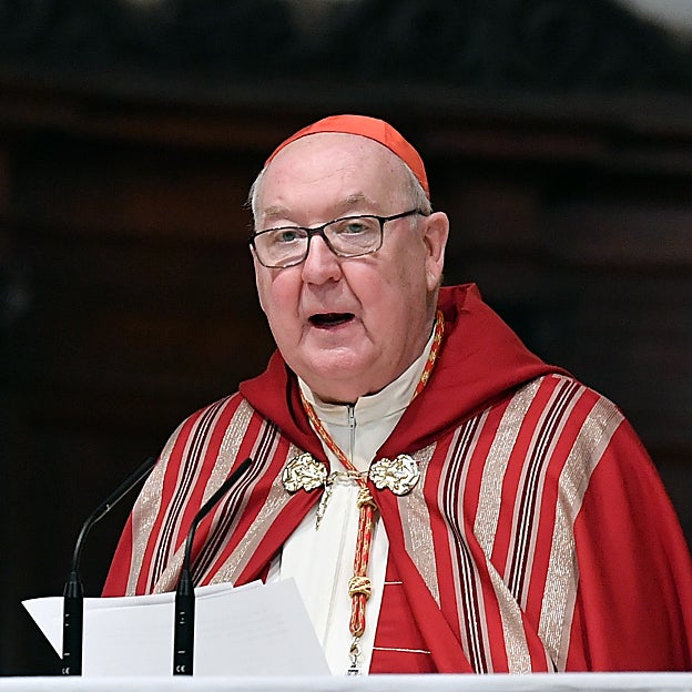 El camarlengo Kevin Farrell está al frente del Vaticano. 