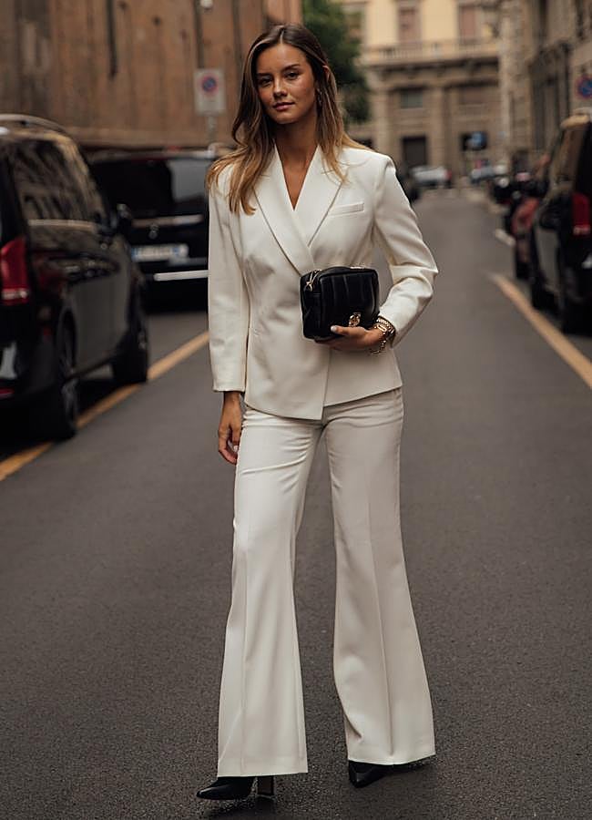 Imagen - Mujer con total look blanco/ LAUNCMETRICS SPOTLIGHT