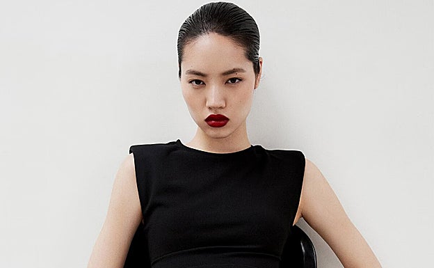 Las novedades de la semana de Sfera traen faldas y vestidos con flecos para las invitadas más elegantes