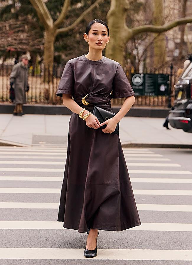 Imagen - Mujer con vestido de cuero/LAUNCHMETRICS SPOTLIGHT