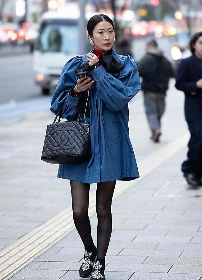 Imagen - Mujer con vestido vaquero/LAUNCHMETRICS SPOTLIGHT