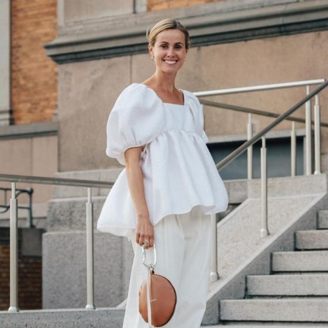 Influencer con top con peplum