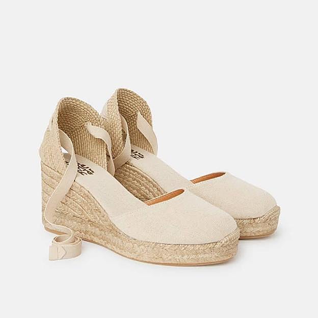 Alpargatas de cuña de mujer en algodón con cierre de cintas al tobillo (69€ en El Corte Inglés)