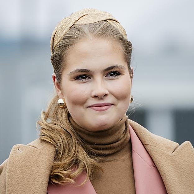 Los mejores looks de Amalia de Holanda en el Día del Rey: vestidos florales, trajes de sastrería y abrigos elegantes