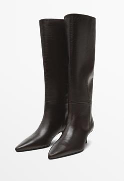 Imagen secundaria 2 - Blusa fluida rayas - studio de Massimo Dutti (89,95€)/ Bermudas 100% lino de Mango (39,99€)/ Bota tacón piel de Massimo Dutti (179€)