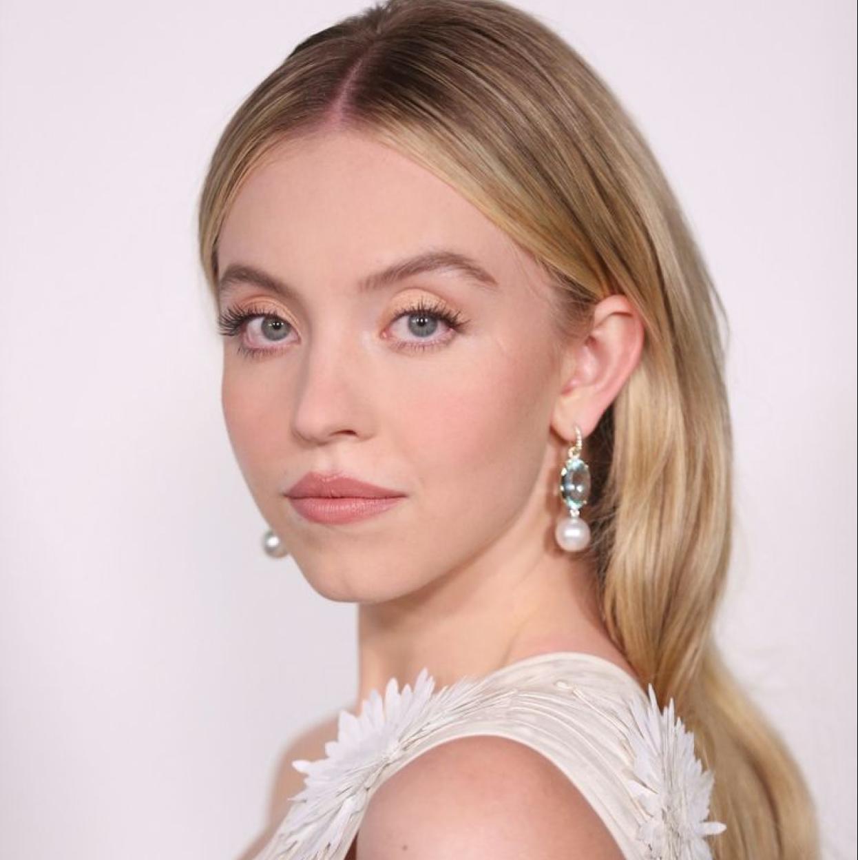 Sydney Sweeney con piel aterciopelada sin poros