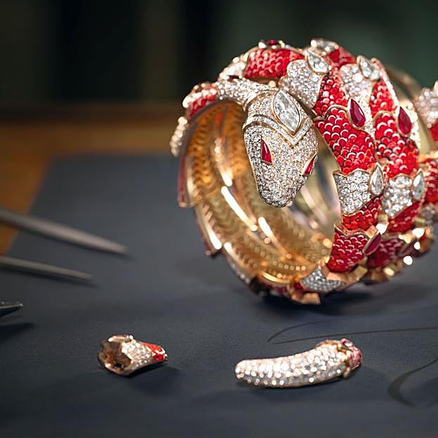 Imagen principal - Piezas de la colección Serpenti de Bulgari ideada para este 2025.