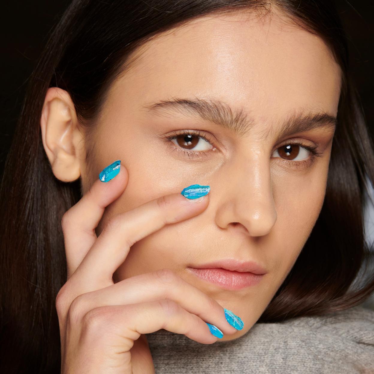 Esmaltes coloridos y llamatiivos que puedes estrenar antes de verano