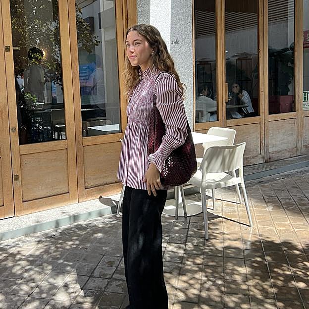 Estas blusas son las favoritas de las francesas: perfectas para llevarlas con vaqueros