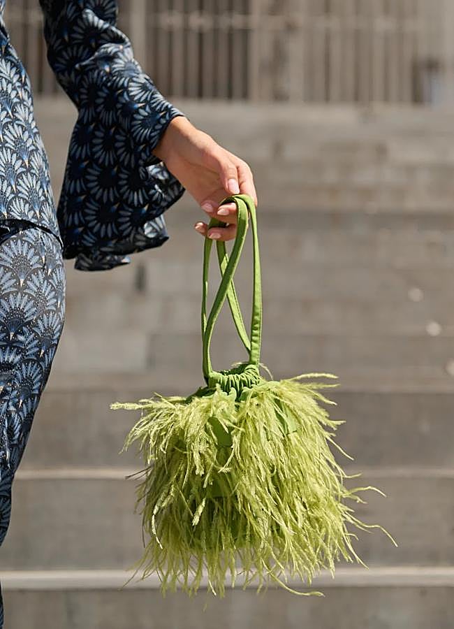 Imagen - Bolso de plumas verde de Lady Pipa, 99,95 euros.