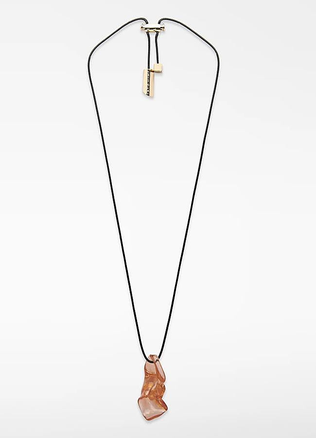 Imagen - Collar pieza resina traslúcida de Adolfo Domínguez, 59 euros.